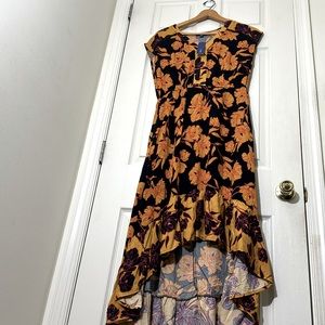 NWT Hi-Low Ruffle Black Floral Midi Dress Size Medium